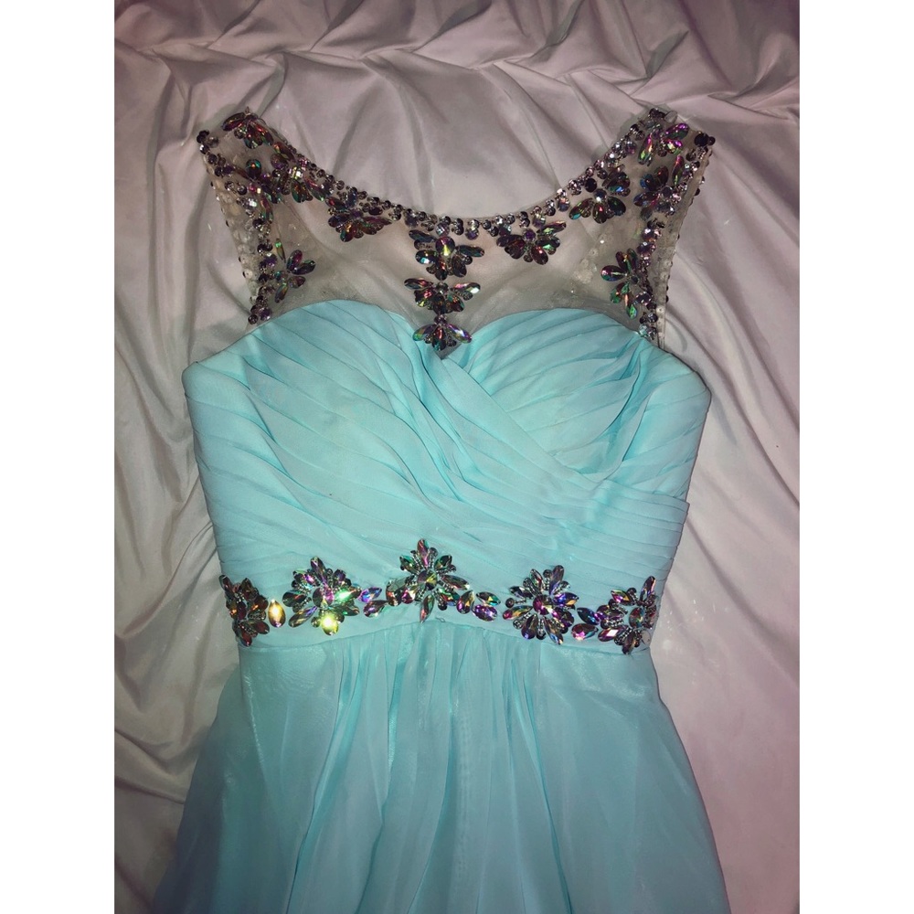 Formal Dress - Picture 2 of 5